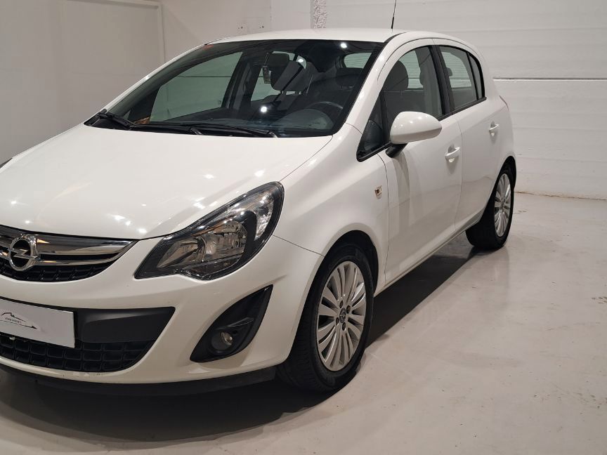 OPEL Corsa 1.4 Color Edition Start  Stop 2014